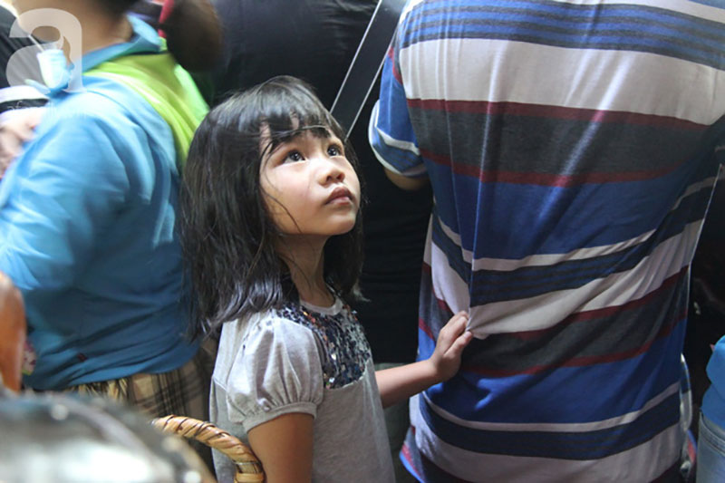 Đội nắng, hàng ngàn người đến chùa Ngọc Hoàng chen nhau khấn vái trong ngày cúng chư tiên